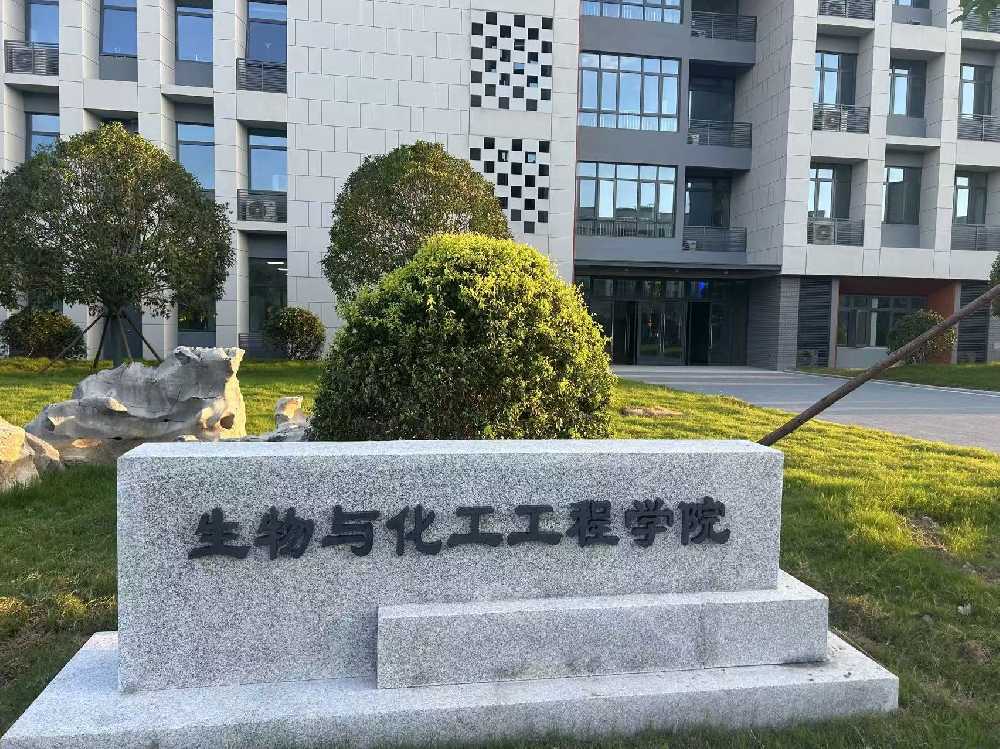 香港岛扬州职业大学体育场高杆灯项目